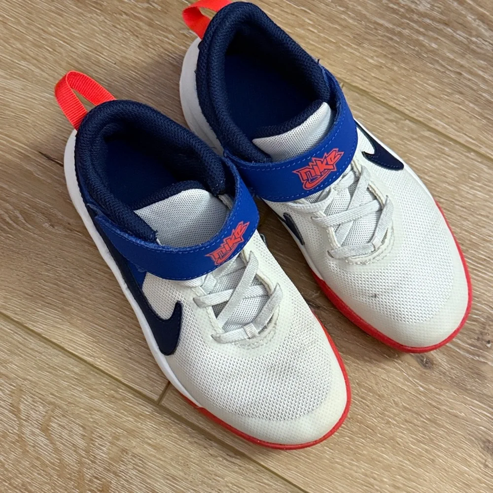 Nike Team Hustle D10 Flyease Kids‎ White and Blue Basketball Sneakers Size 13C